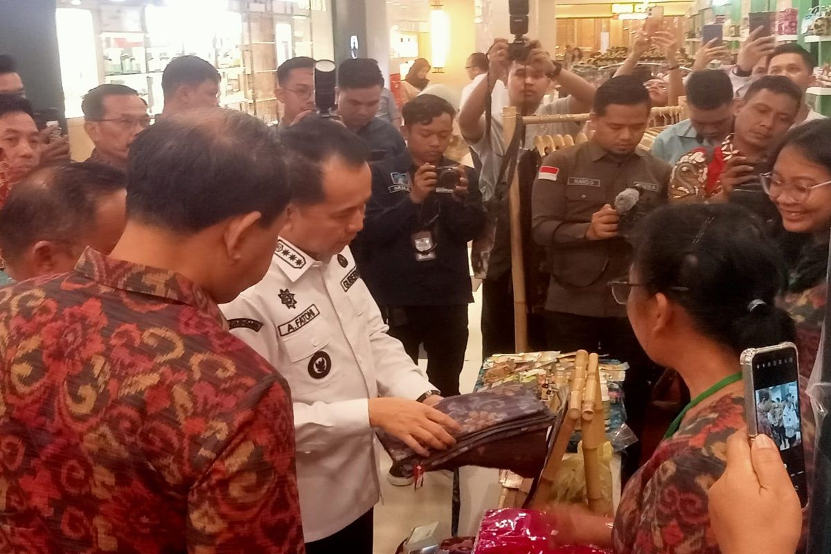 Pj Gubernur Sumsel tinjau gerai pameran Pemkab Badung Bali