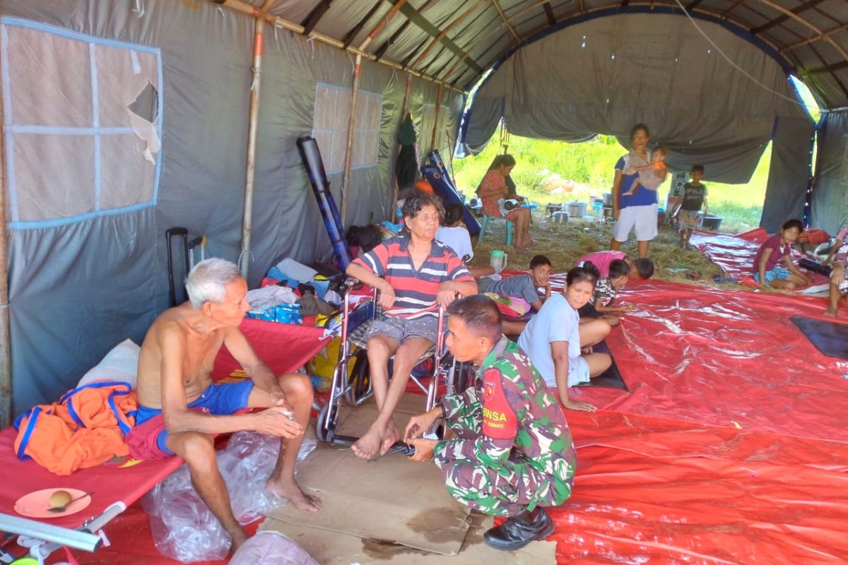 Sebanyak 2.053 jiwa korban erupsi  Gunung Ibu masih di pengungsian