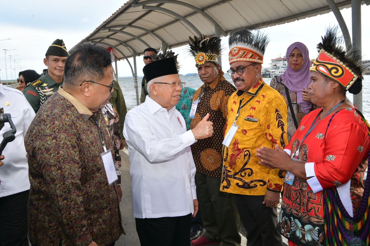 Ma'ruf Amin dengarkan 