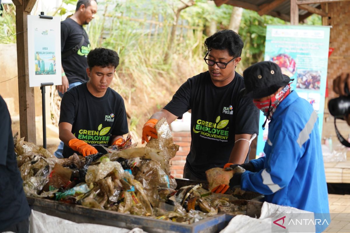 PLN libatkan pegawai olah sampah plastik wujudkan 