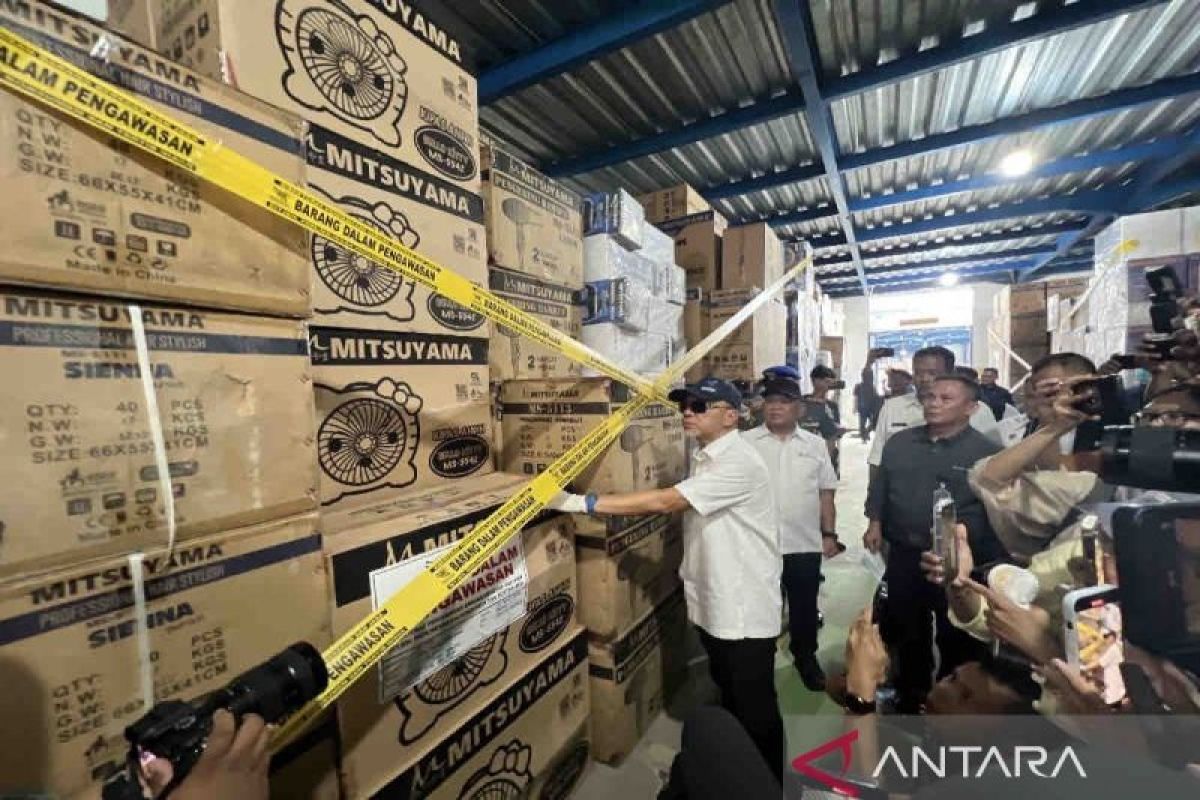 Mendag Zulkifli Hasan ungkapkan temuan produk impor elektronik ilegal Rp6,7 miliar di Banten