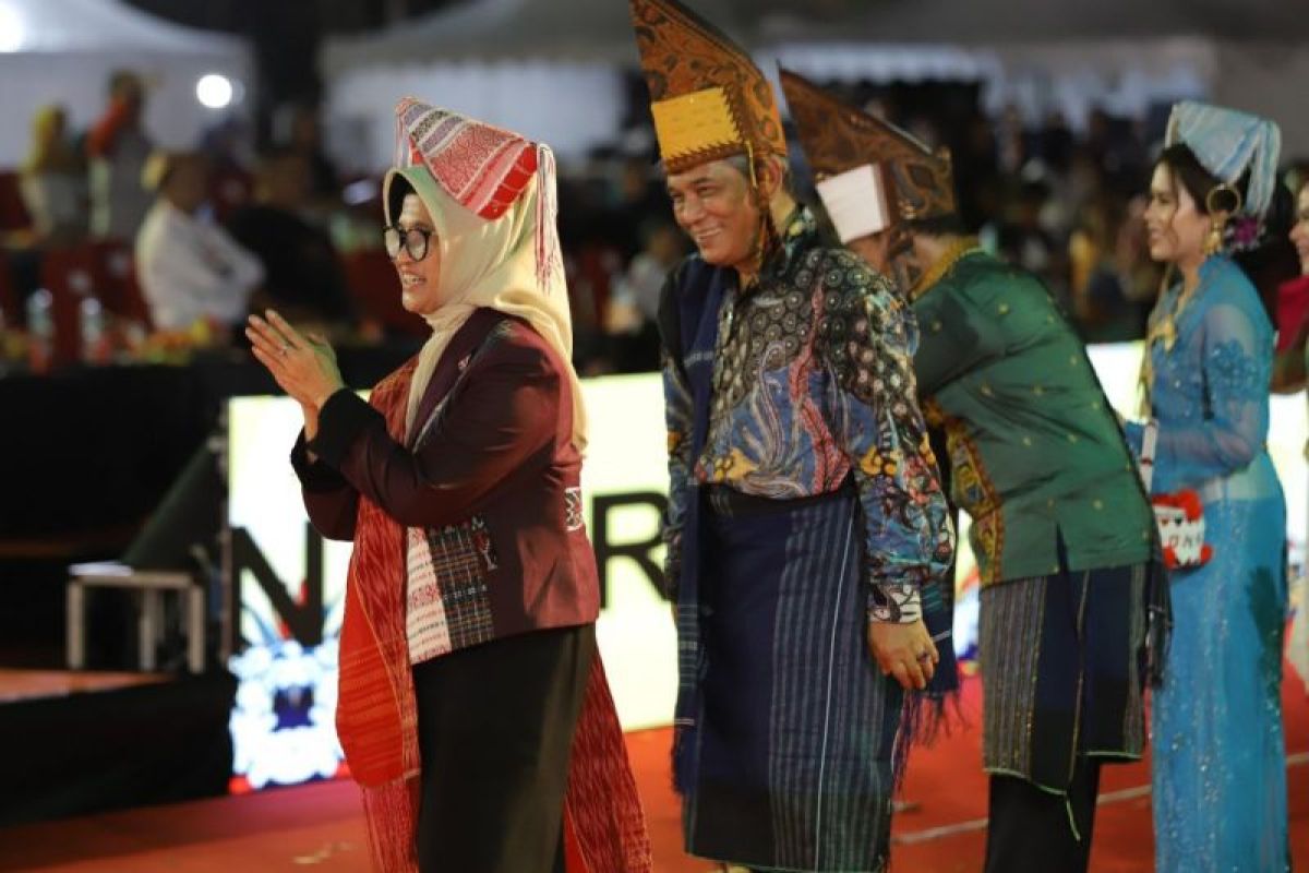 Tortor Pemkot Pematangsiantar meriahkan Karnaval Budaya Nusantara Apeksi 2024