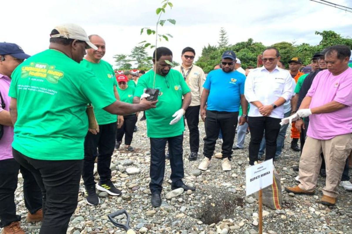 PT Freeport bantu 50 tempat sampah untuk Pemkab Mimika