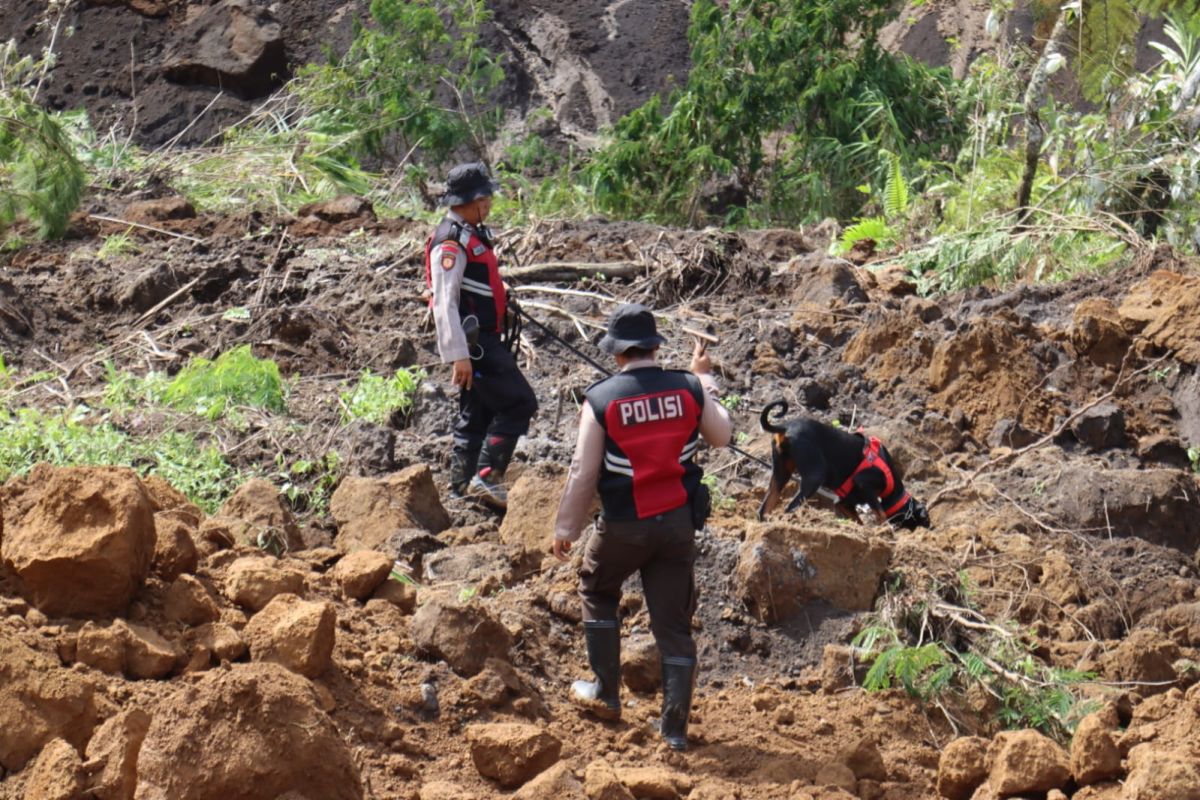 Polres Lumajang kerahkan unit K9 cari korban tertimbun longsor
