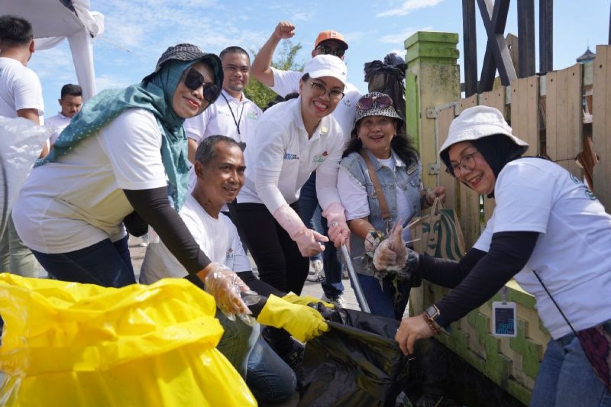 Hari Lingkungan Hidup Sedunia, PLN Kalbar dan komunitas bersihkan sampah