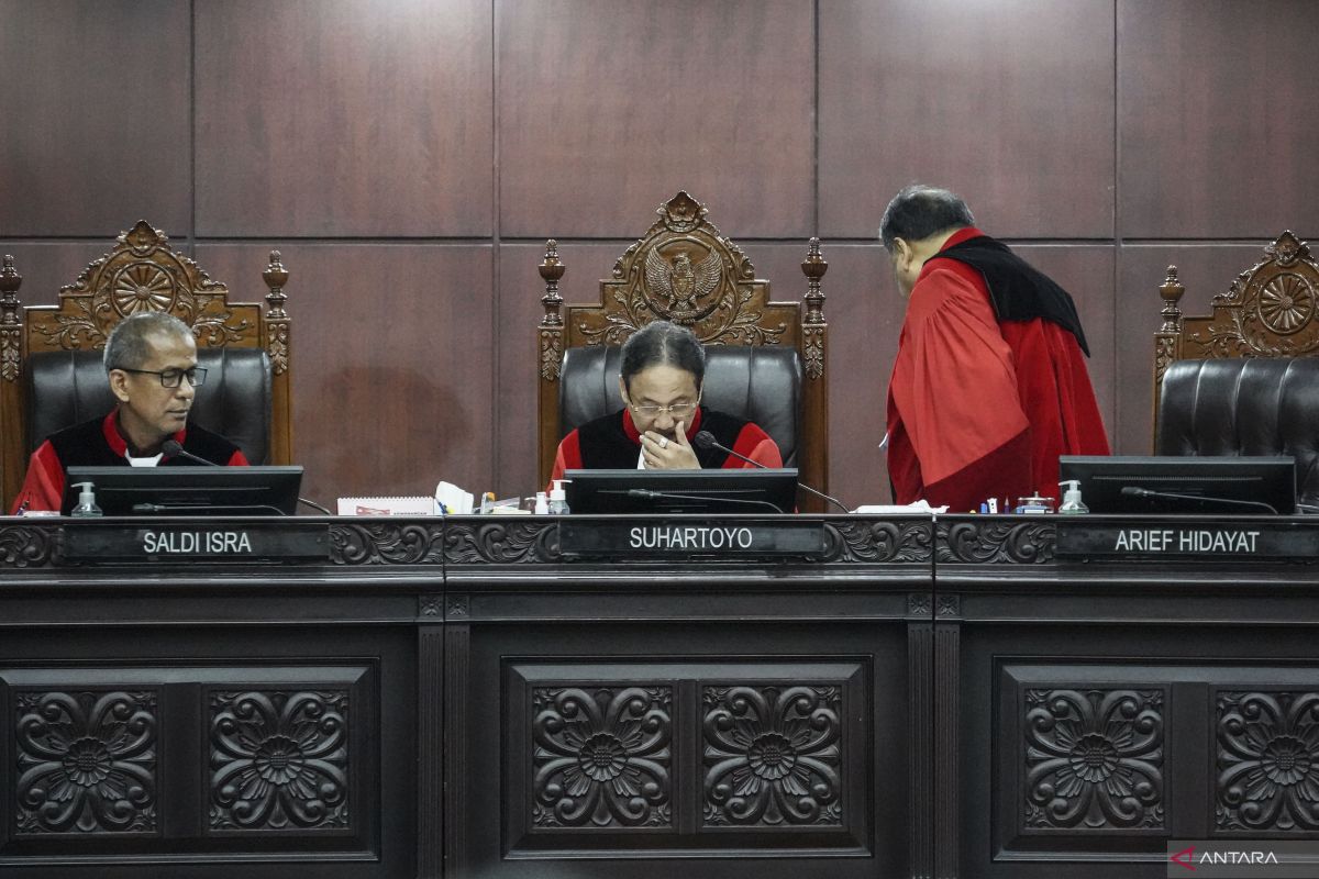 Hoaks! Video rumah mewah Ketua MK Suhartoyo roboh pada 14 Juni