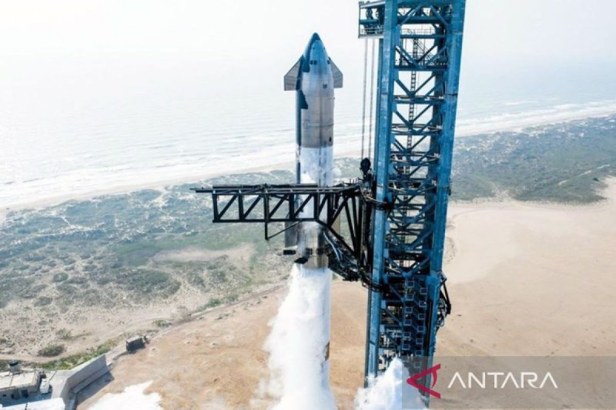 Roket SpaceX Starship meledak saat uji coba di darat