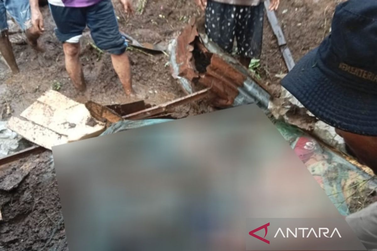 Empat warga meninggal dunia dalam musibah longsor di Ende NTT