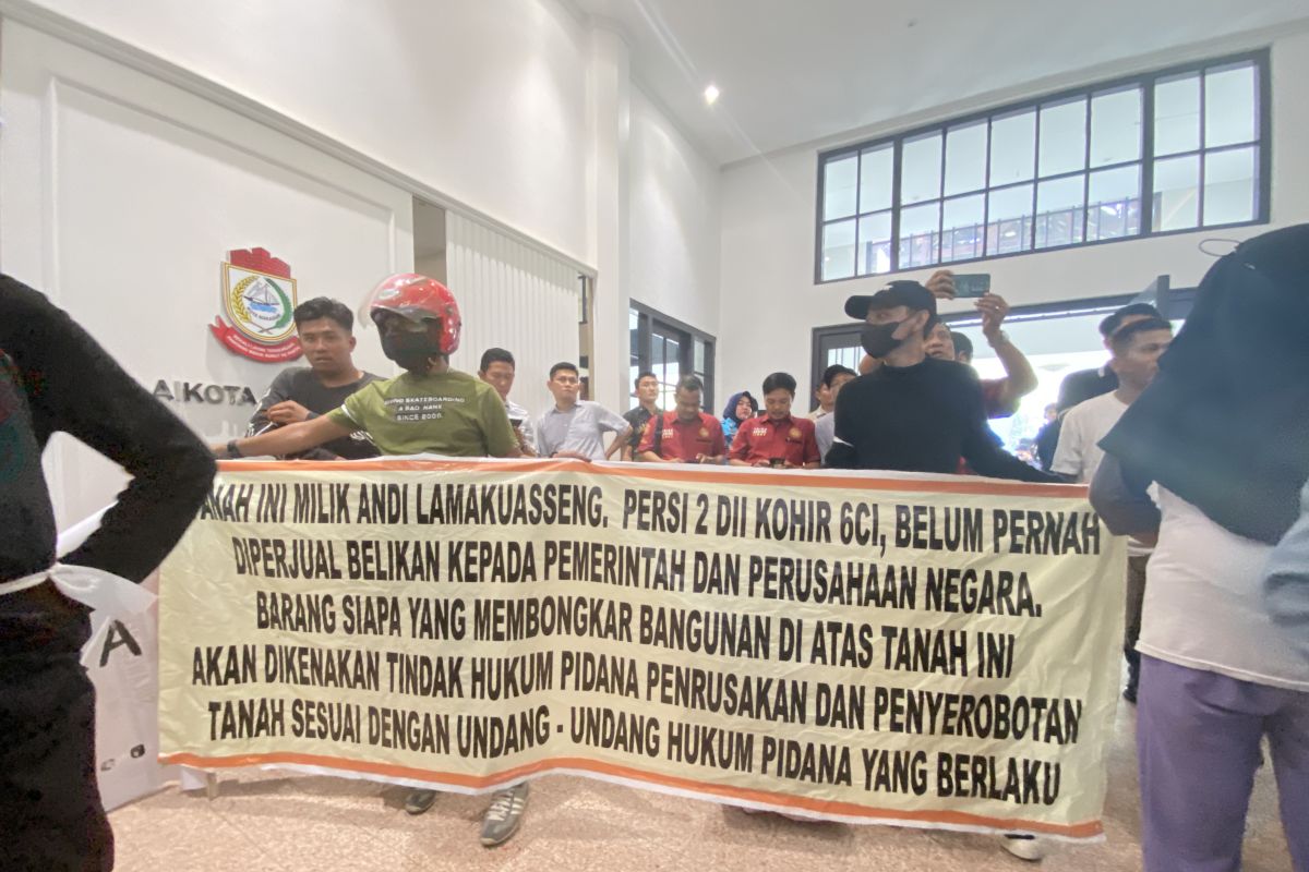 Warga jalan Ujungtanah Makassar protes karena dapat surat pengosongan lahan