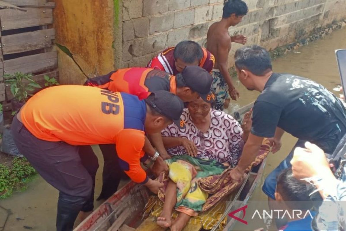 9.773 jiwa korban banjir dievakuasi di Kecamatan Satui