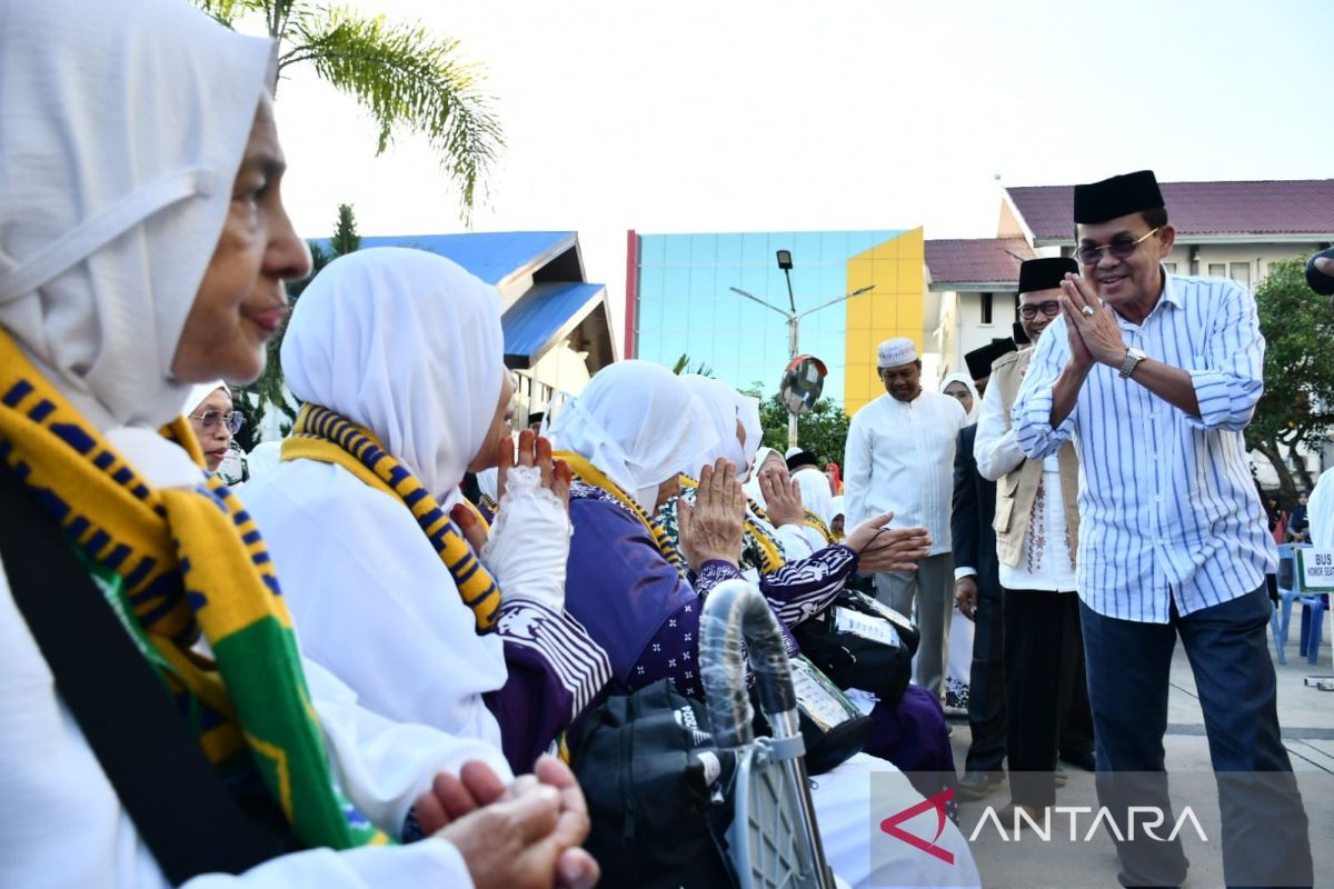 Wali kota lepas 385 calon haji Banda Aceh, minta jamaah doakan daerah