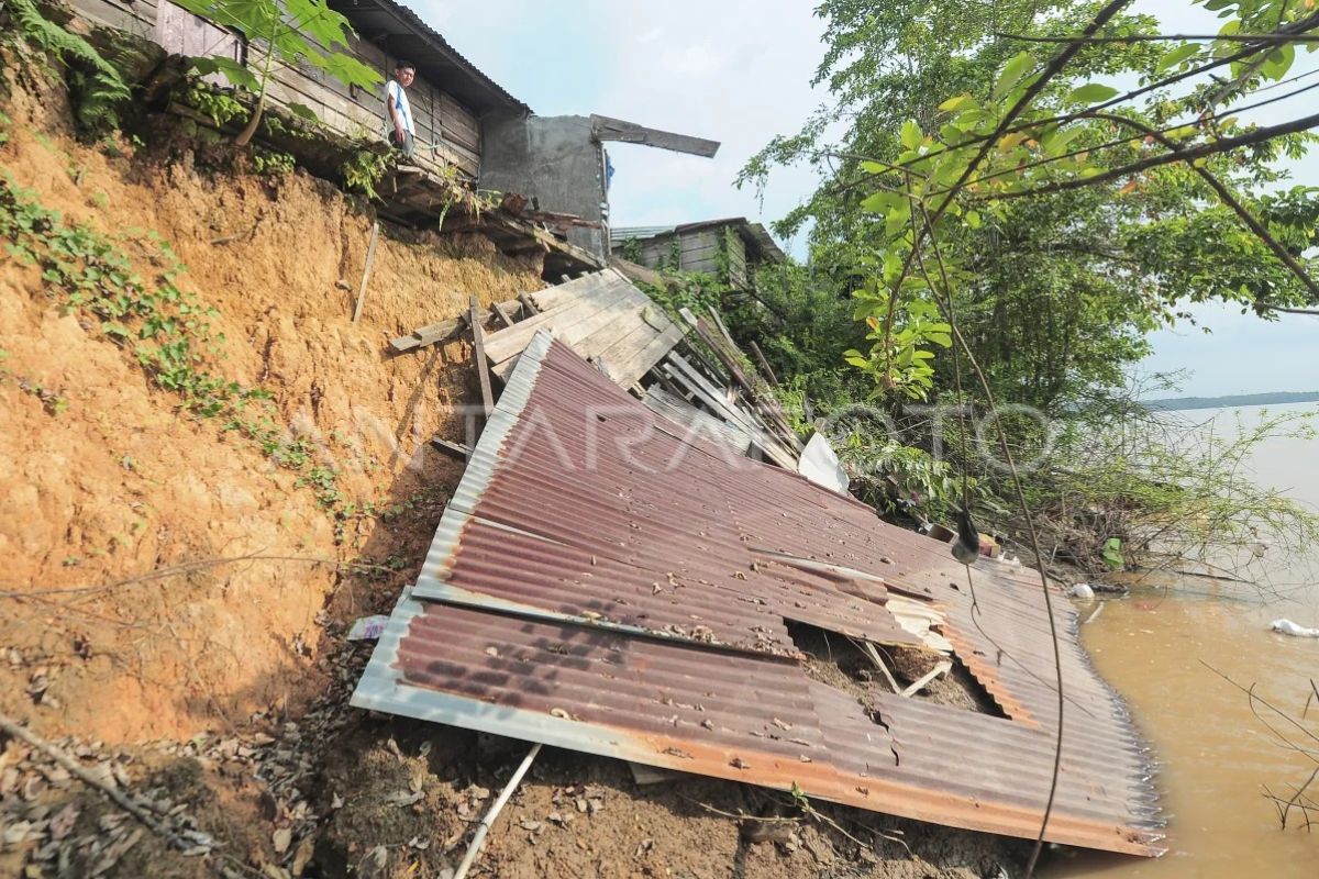 Rumah terdampak abrasi Sungai Batanghari