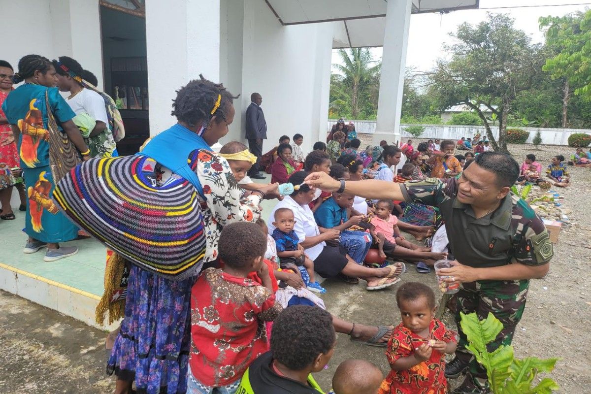 Koops TNI Habema gelar Minggu Kasih bersama warga Papua di Timika