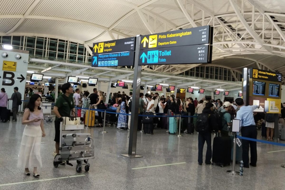 Bandara I Gusti Ngurah Rai alami kenaikan penumpang berkat cuti Mei