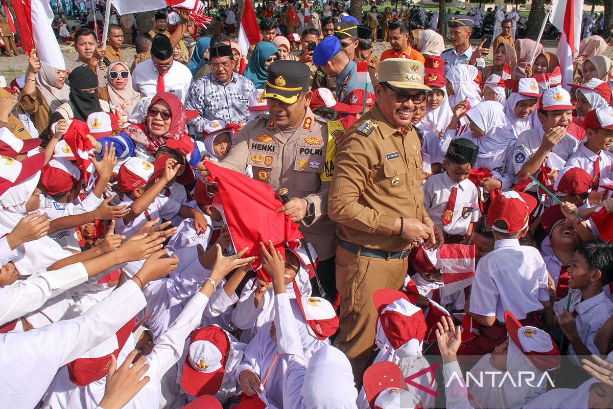 FOTO - Gerakan nasional 10 juta bendera merah putih