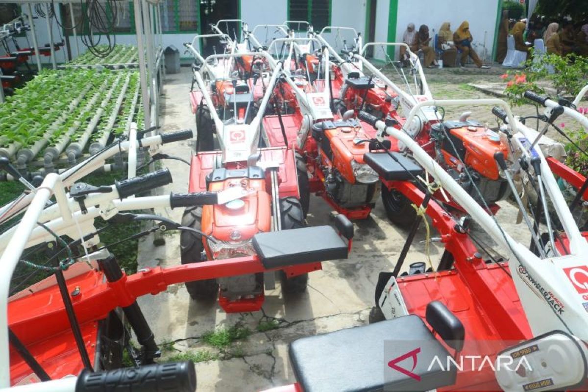 Pemkab Batanghari salurkan 100 unit alat pertanian dorong percepatan musim tanam