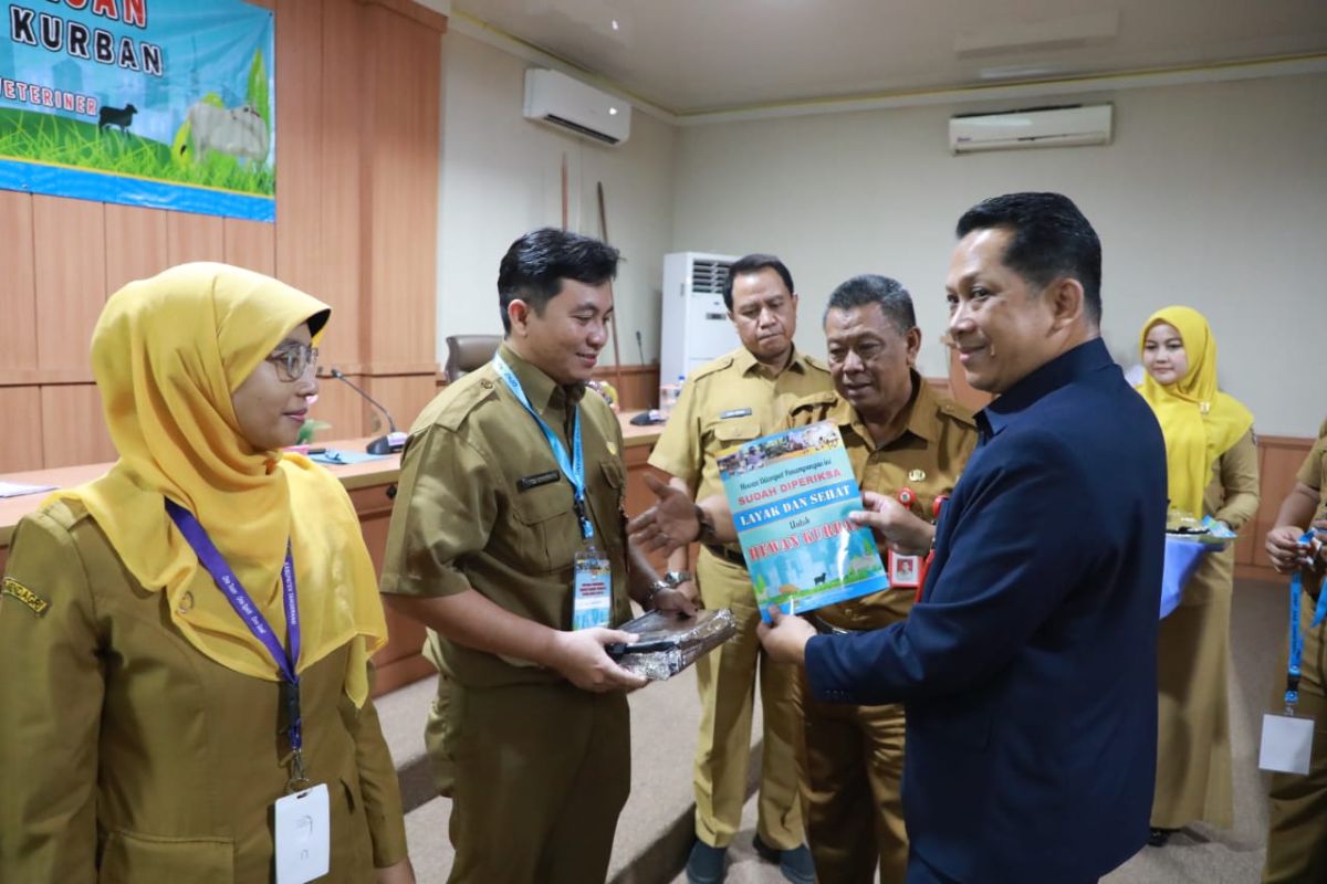 Bupati Tangerang lepas 100 petugas pemeriksa hewan kurban