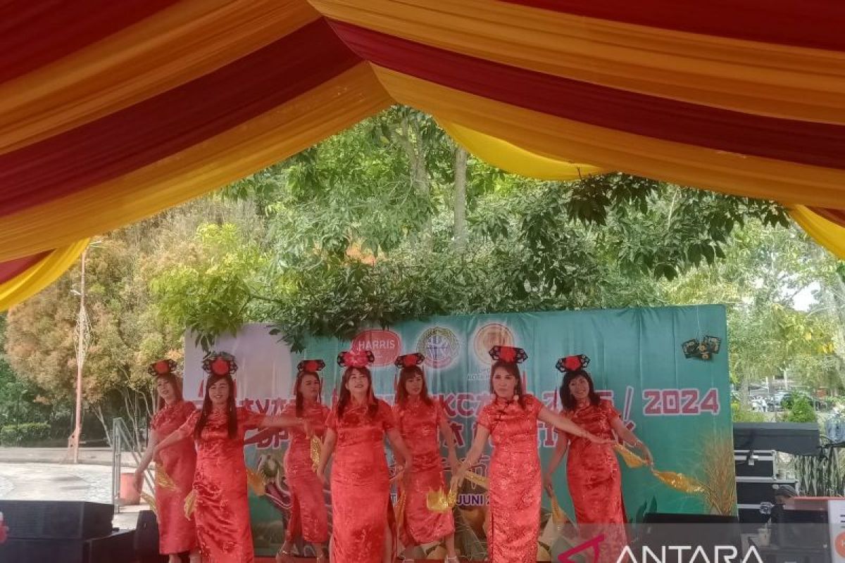 Warga Tionghoa Pontianak rayakan tradisi backcang di alun-alun