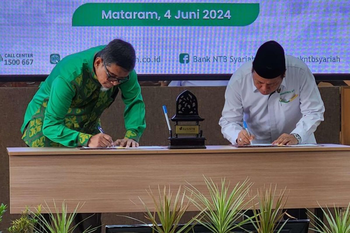 Bank NTB Syariah salurkan zakat perusahaan Rp7,2 miliar melalui Baznas