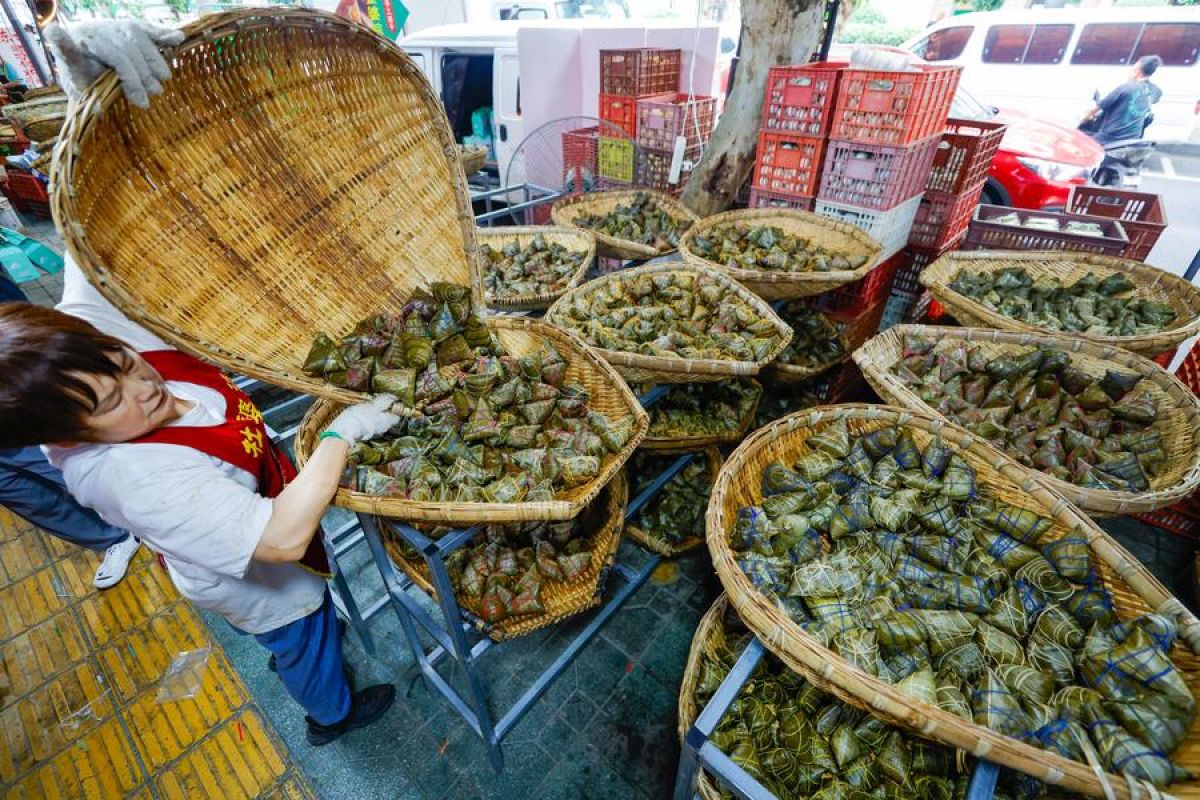 Ekspatriat nikmati cita rasa Festival Perahu Naga di China