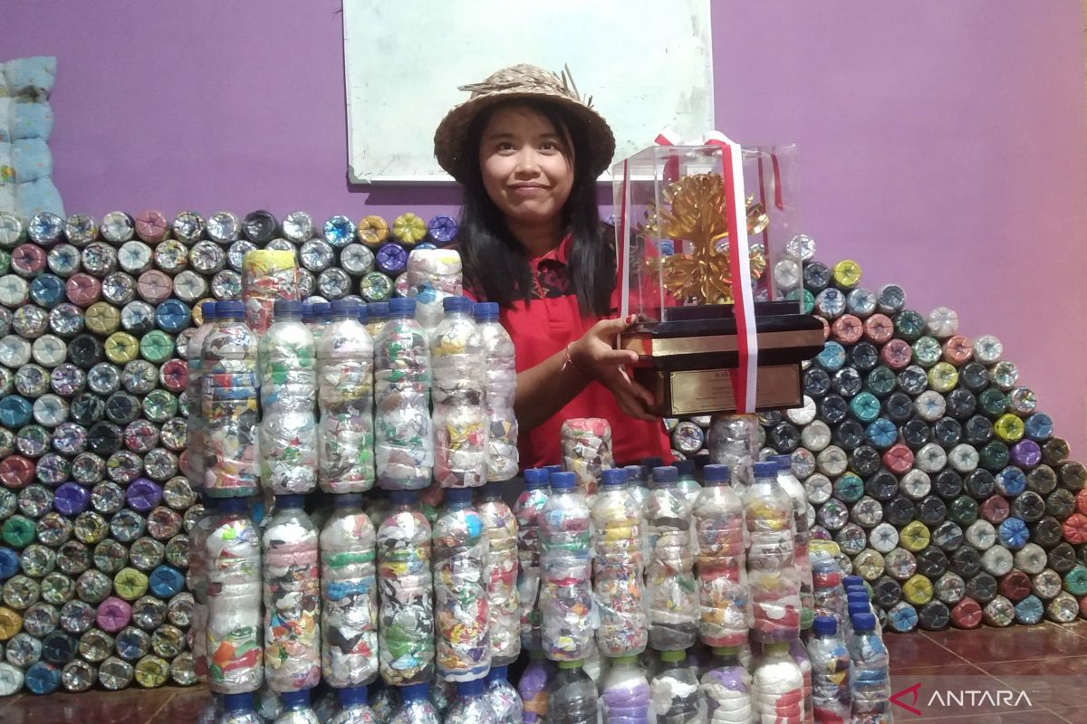 Upaya peraih Kalpataru 2024 dari Bali merevolusi sampah plastik