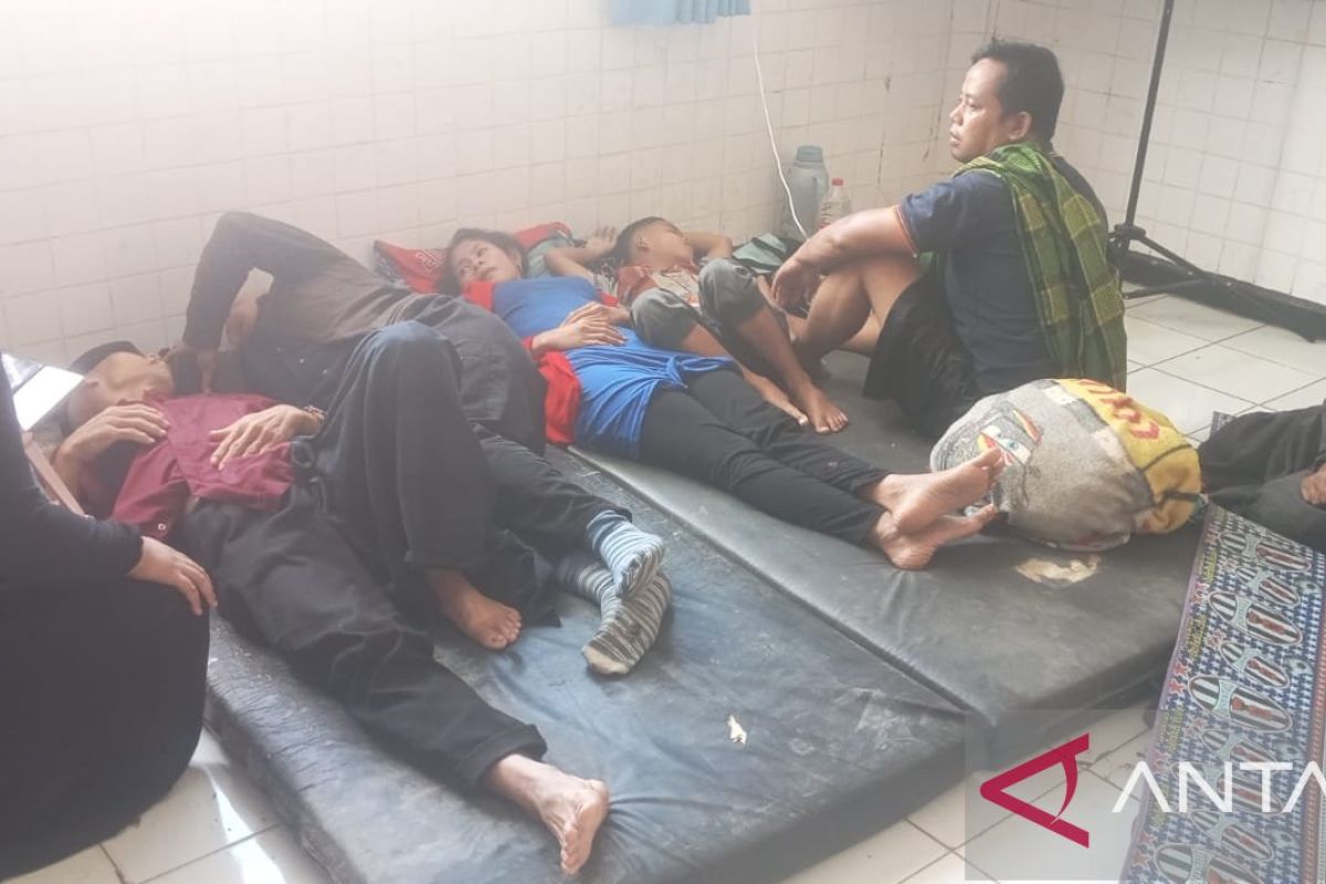 74 warga di Kampung Cisureuh Sukabumi keracunan nasi boks
