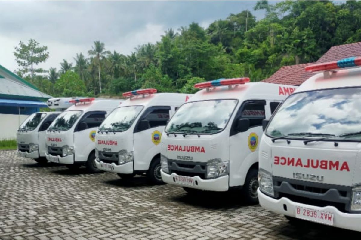 Pemkab Halteng salurkan bantuan mobil ambulans di kawasan 3T