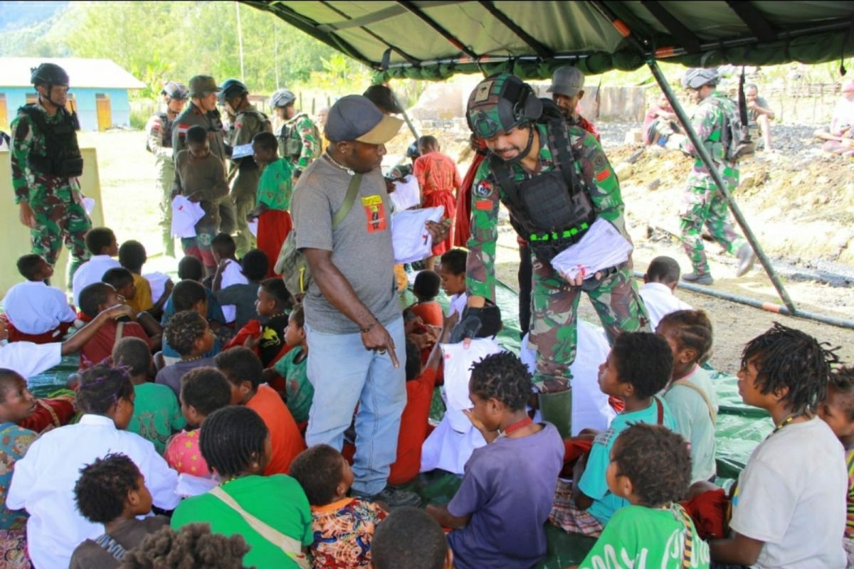 TNI Habema holds Smart Papua program at school following fire