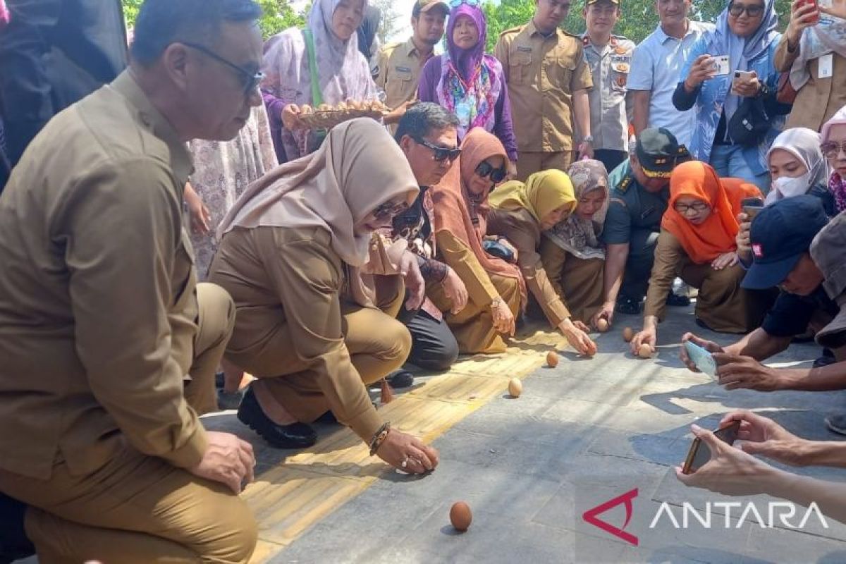 Wisatawan padati Festival Peh Cun di Pantai Pasir Padi Pangkalpinang