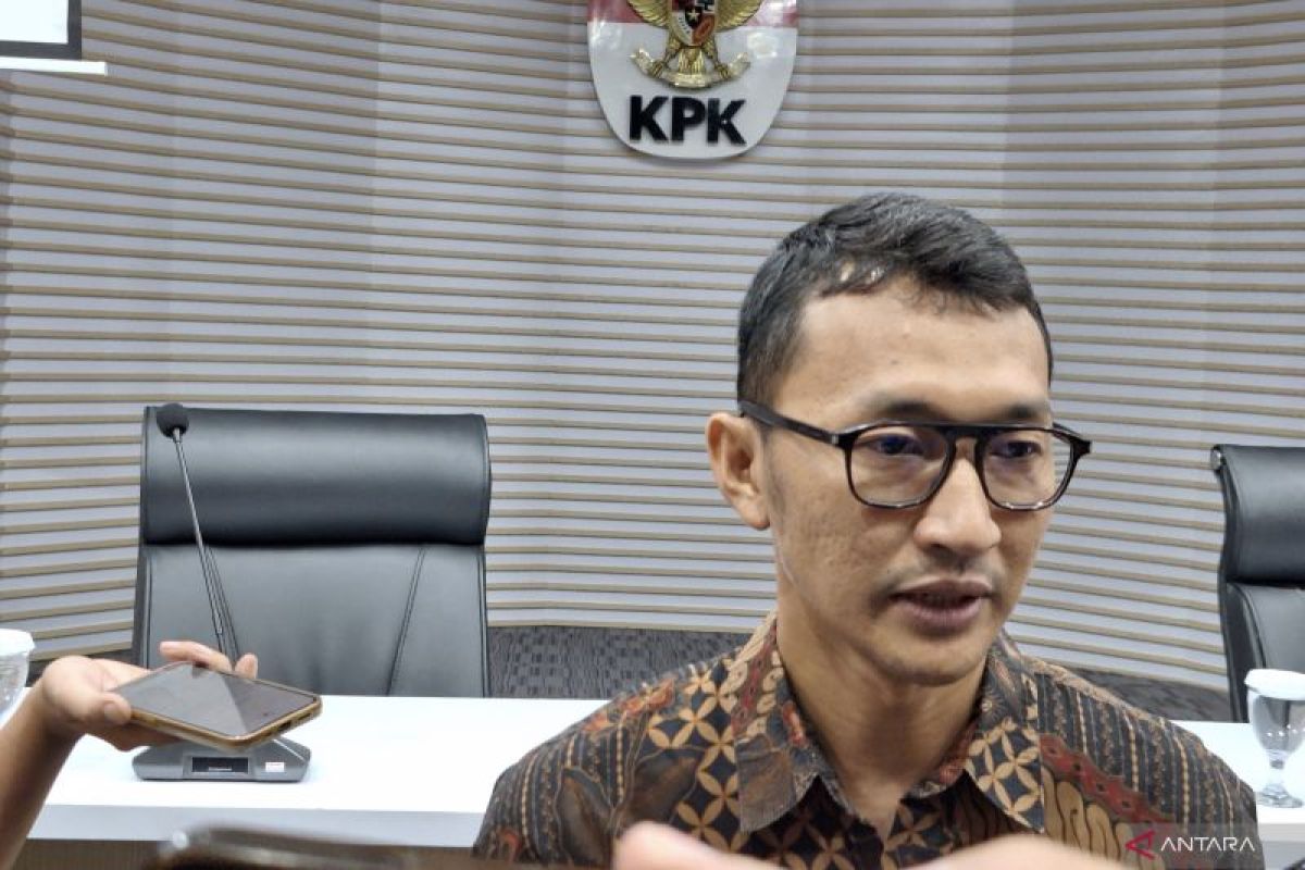 Penyidik KPK dalami isi ponsel Hasto terkait pencarian Harun Masiku