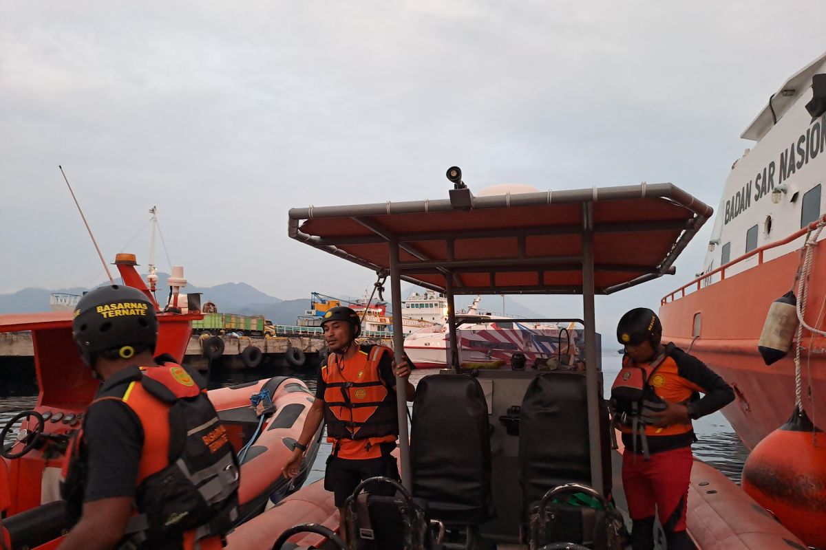 Basarnas Maluku Utara cari korban terseret banjir di Oba Tidore Kepulauan