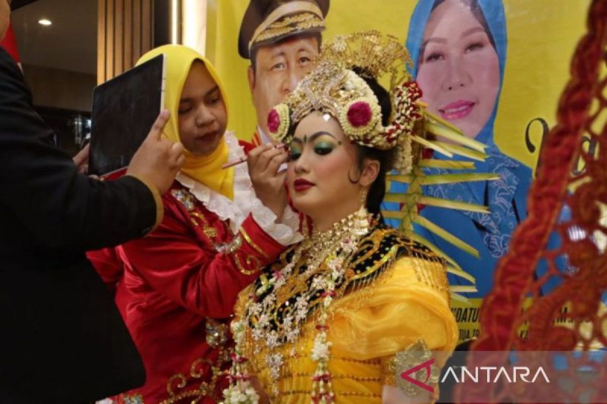 Pemprov Kalsel lestarikan tata rias baju adat pengantin Banjar