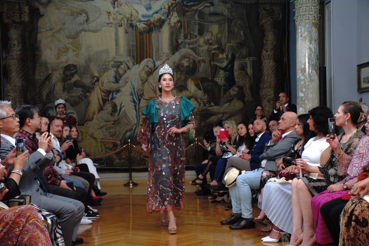 Busana Batik dan songket Indonesia ditampilkan di Italia
