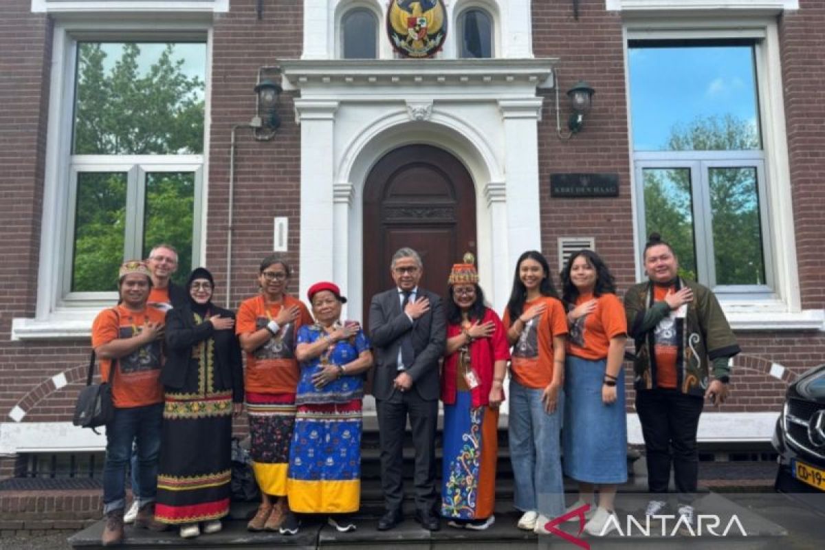 Perempuan Kuping Panjang Dayak tampil  di pameran budaya  Belanda