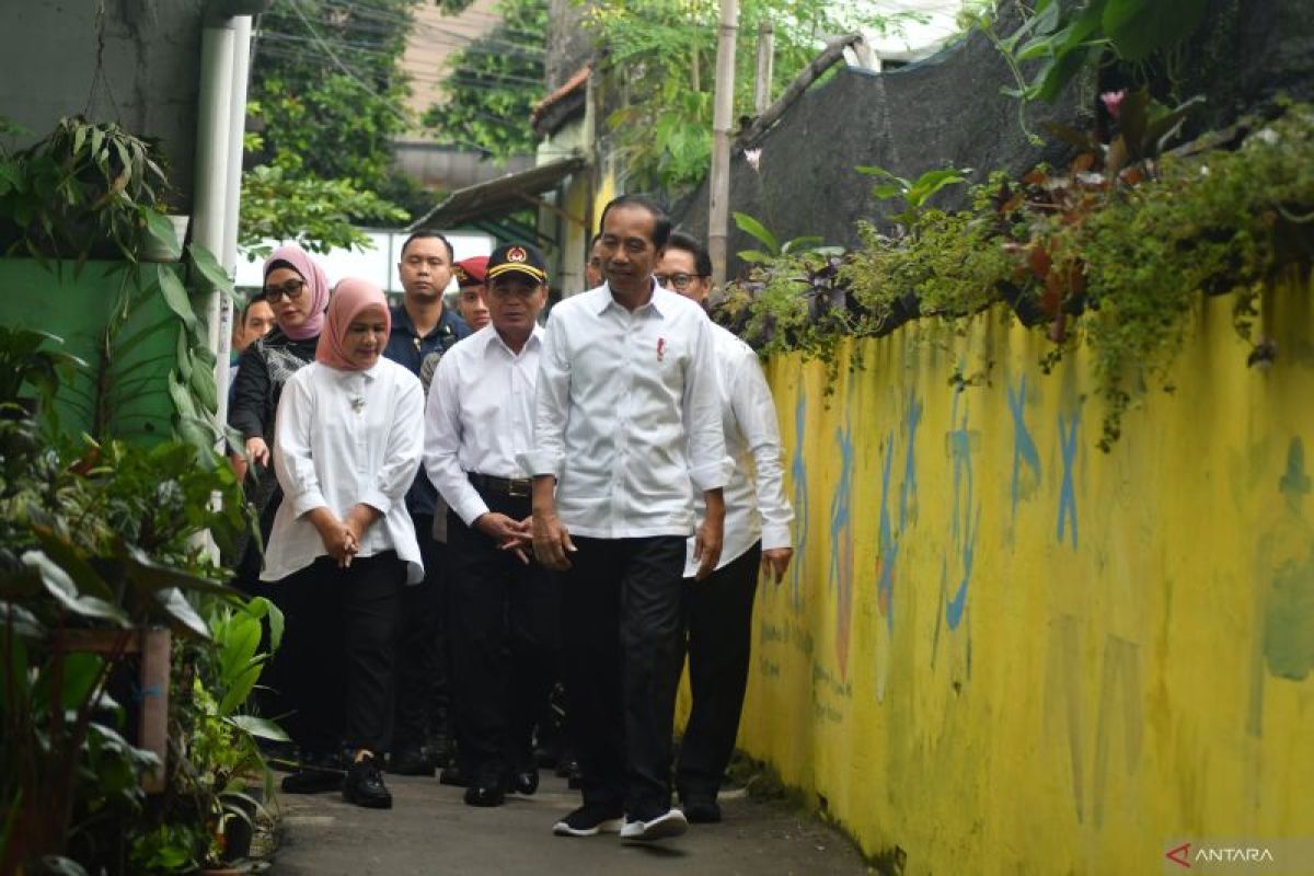 Presiden Jokowi sebut upacara HUT RI 2025 dilakukan di IKN saja