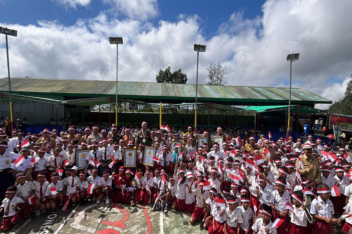 Rekor Literasi Bela Negara serentak ke pelajar terbanyak di perbatasan RI-RDTL