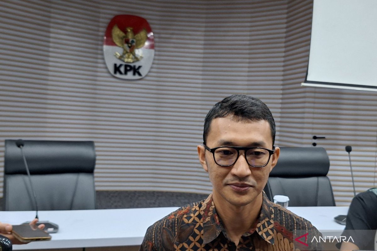 Penyidik KPK dalami isi ponsel Hasto Kristiyanto terkait pencarian Harun Masiku