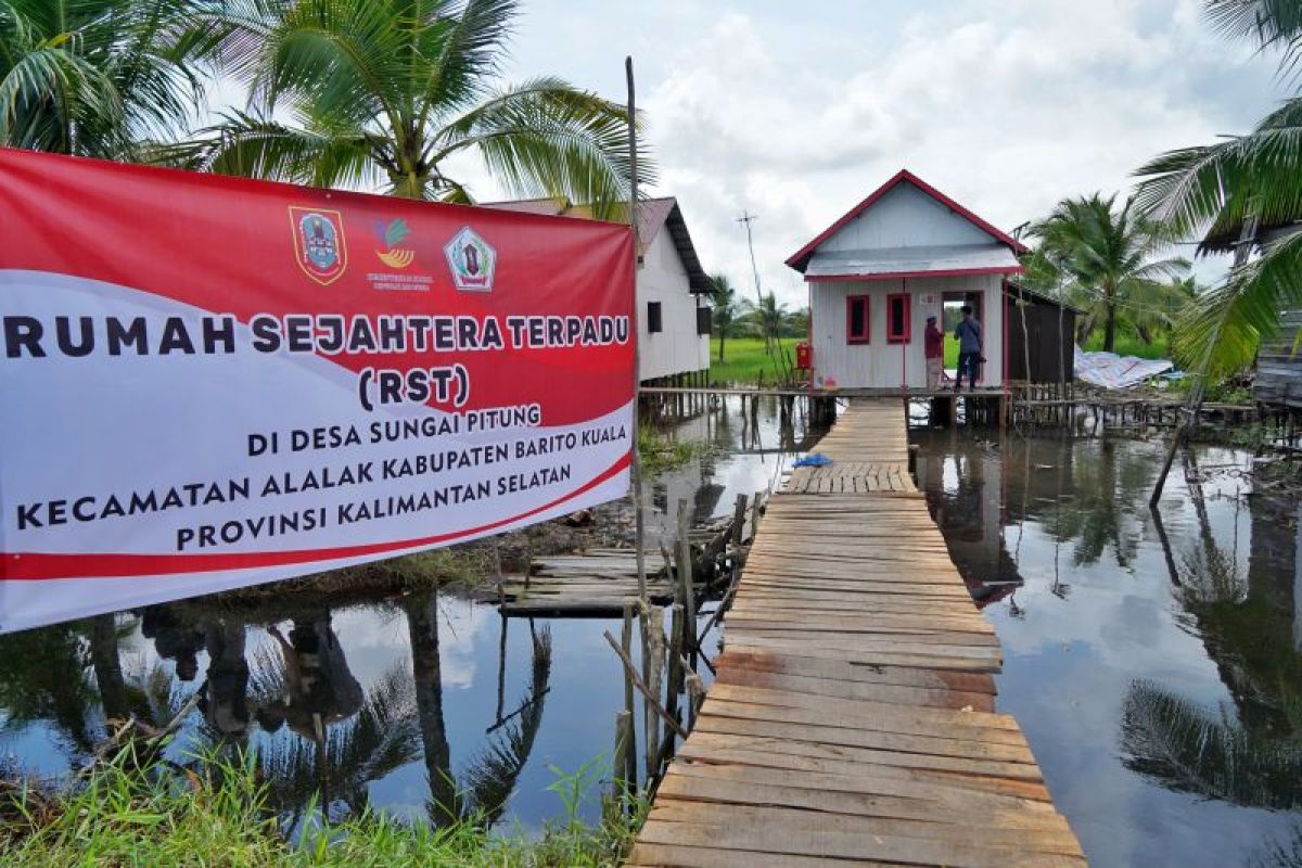 Kemensos serahkan rumah bagi petani di Kabupaten Barito Kuala