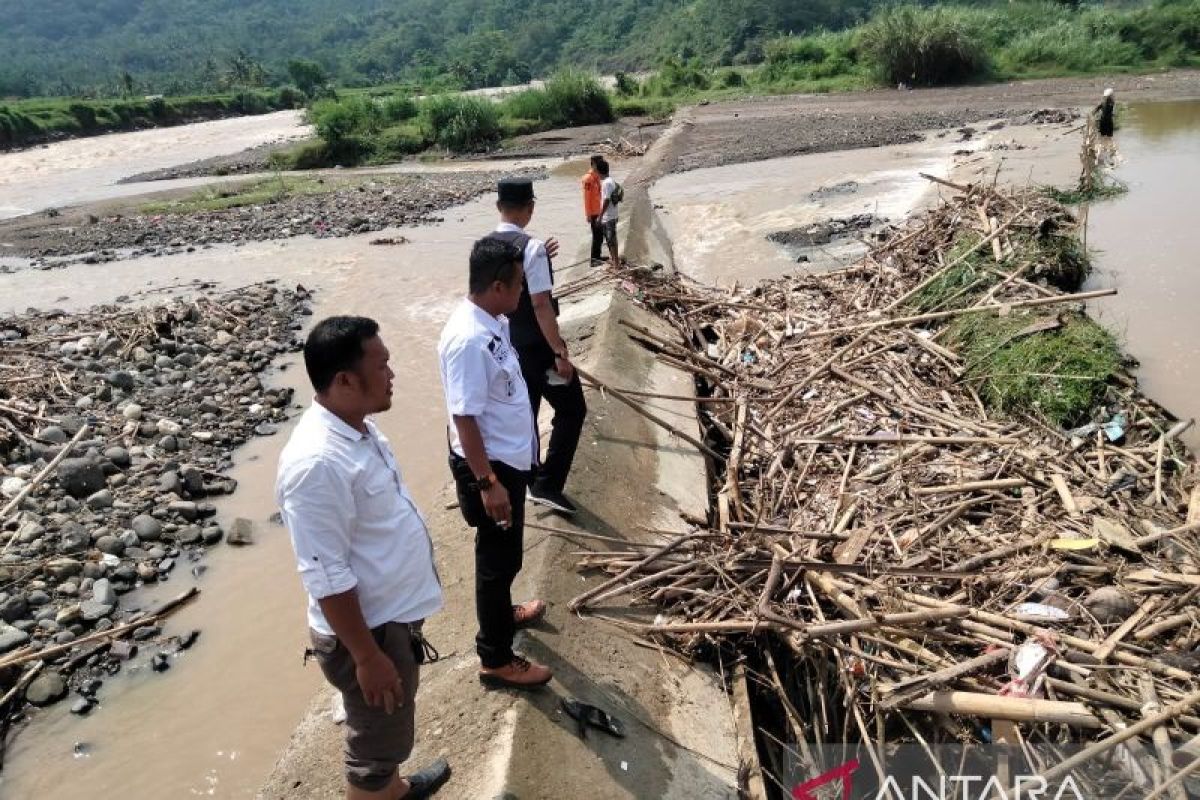 Lahan persawahan di Cipicung Sukabumi terancam kekeringan