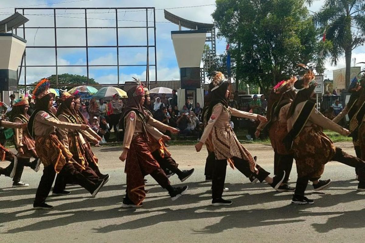 58 tim ikut lomba gerak jalan sehat peringati HUT Kabupaten Sorong