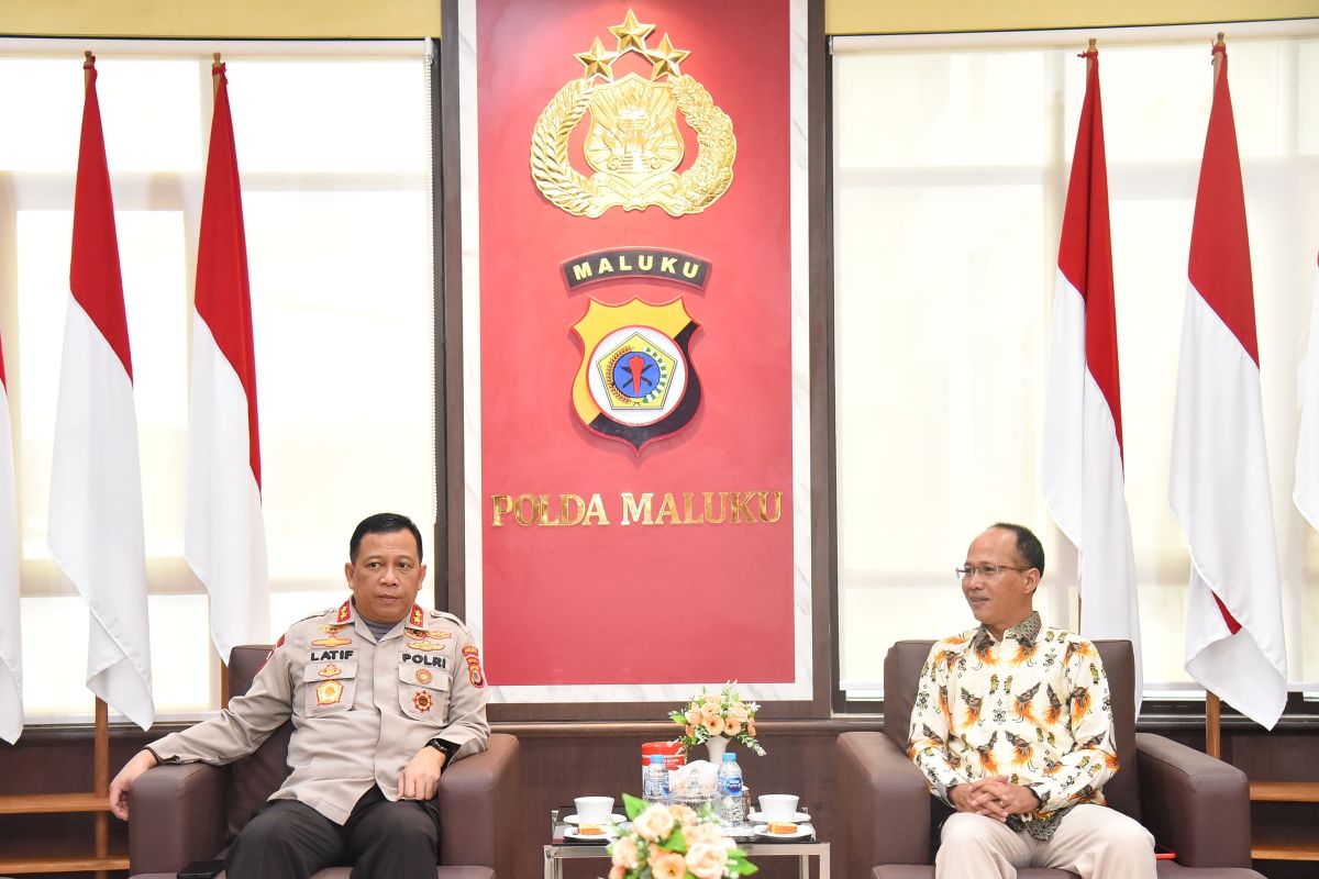 Polda Maluku kerja sama dengan UT Ambon tingkatkan kualitas anggota Polri layani masyarakat