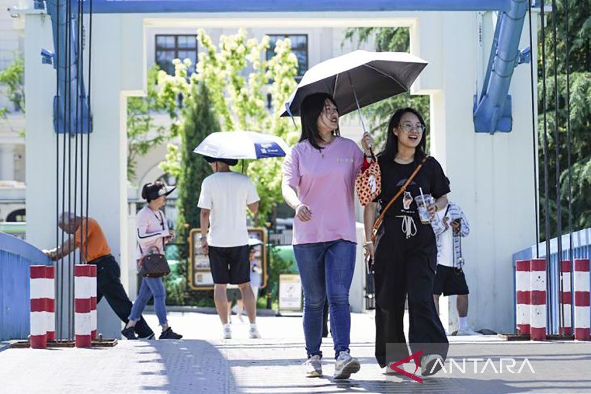 China diterpa gelombang panas hingga hujan badai terjang