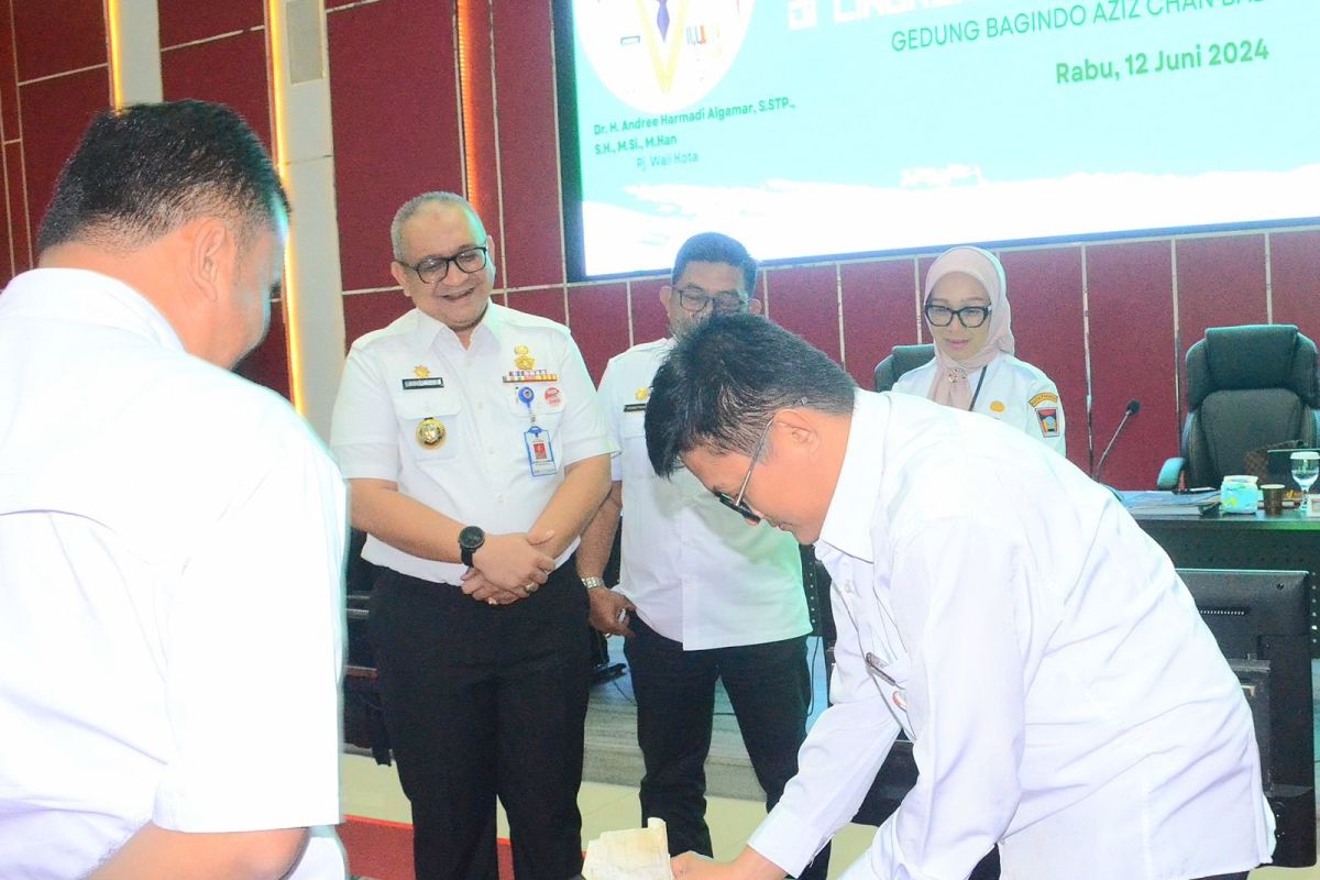 OPD Pemkot Padang tanda tangani komitmen terkait tertib arsip