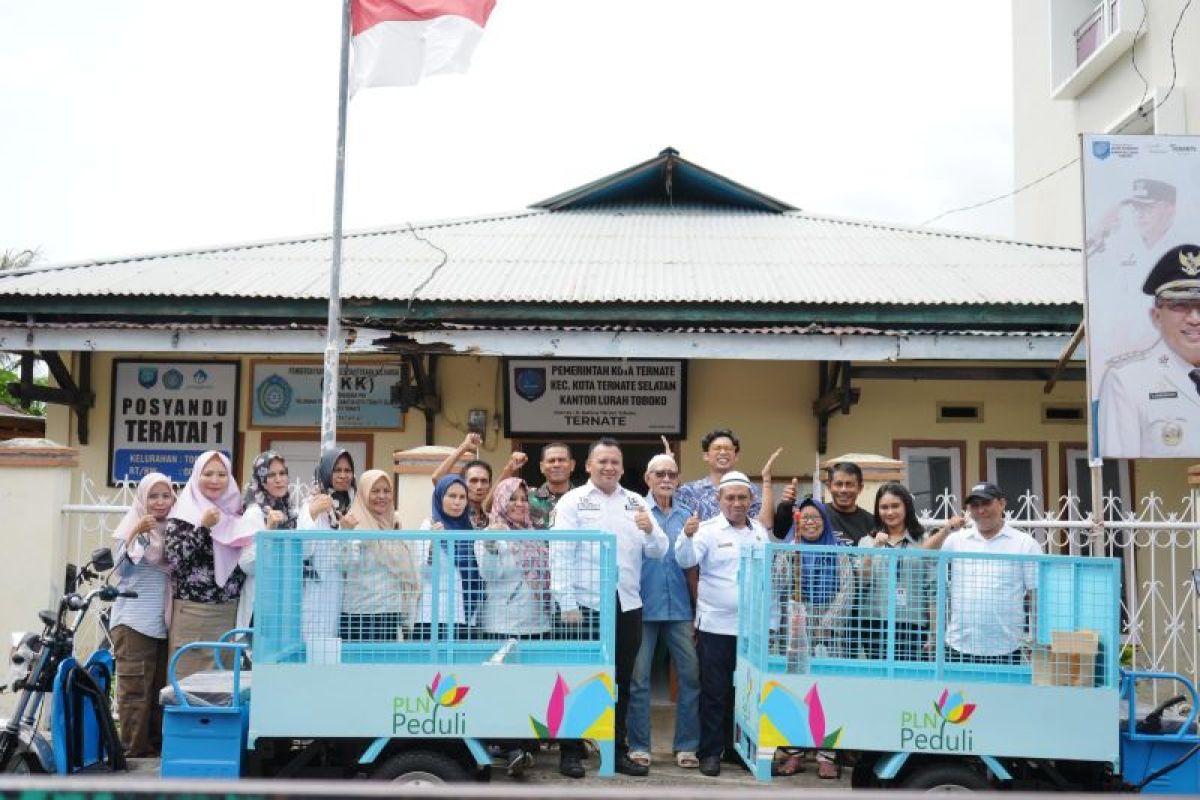 PLN sediakan bantuan enam unit gerobak sampah listrik di Ternate