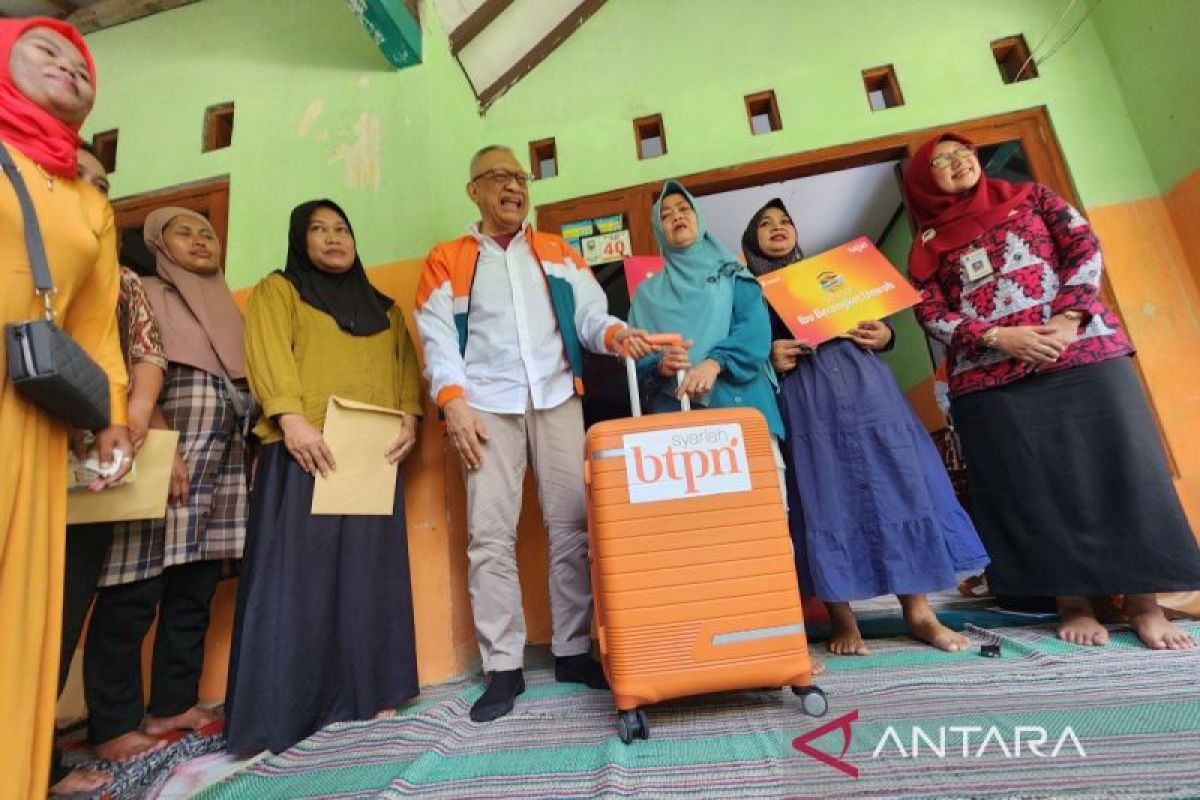 BTPN  Syariah umrahkan tujuh nasabah prasejahtera di Kabupaten Semarang