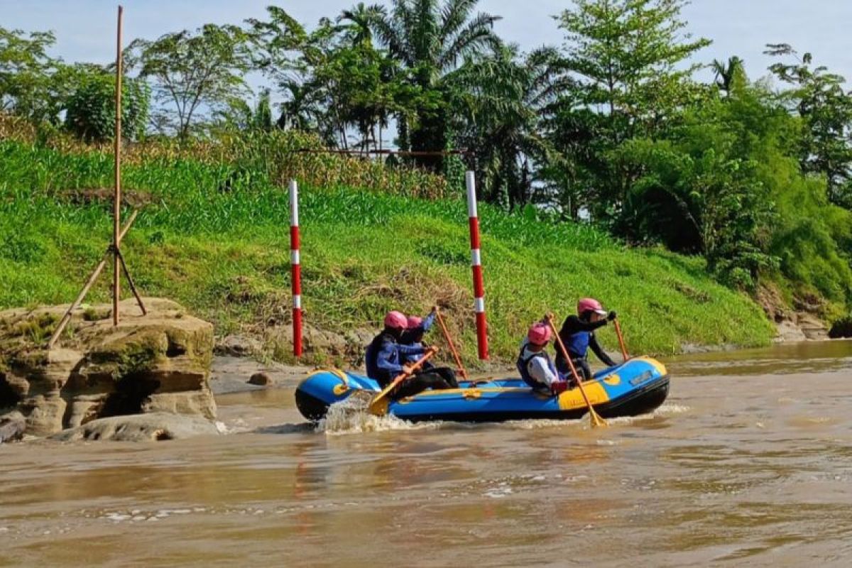 Jelang PON 2024, atlet arung jeram Sumut uji kemampuan di Sungai Alas Aceh