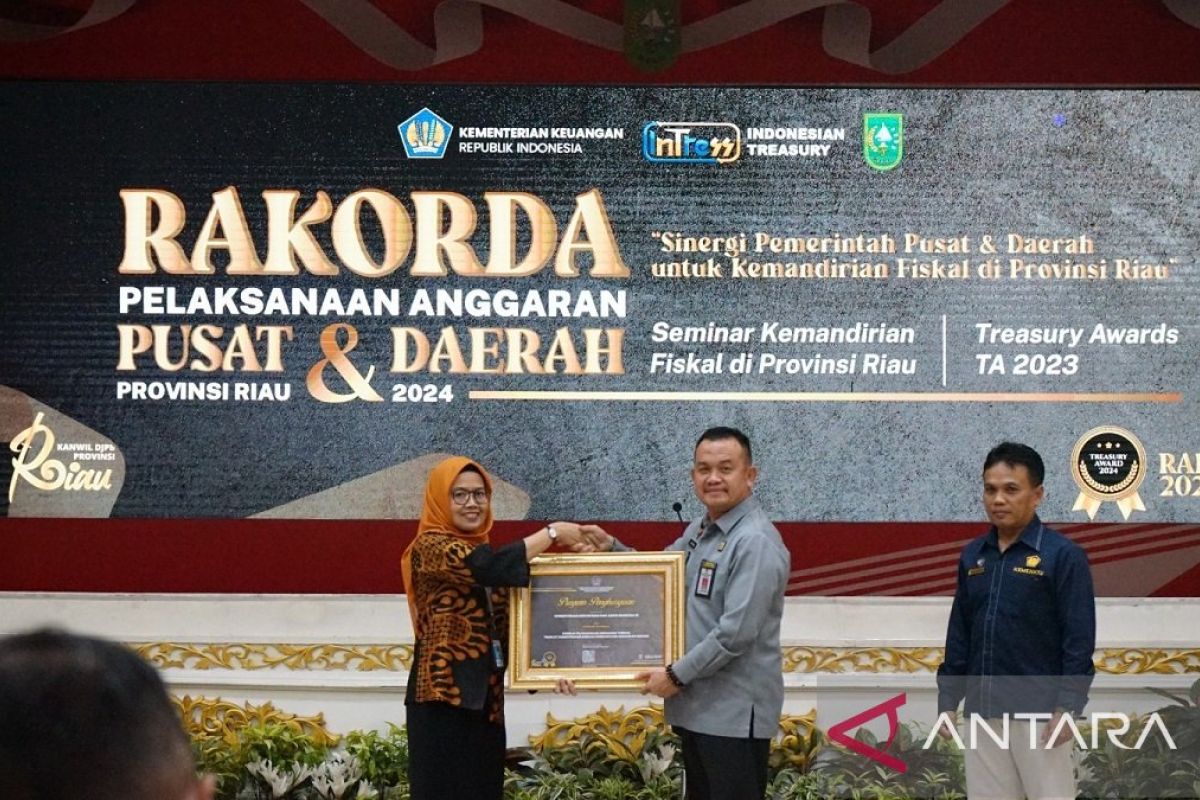 Kanwil Kemenkumham Riau raih penghargaan bergengsi saat Rakorda di Riau