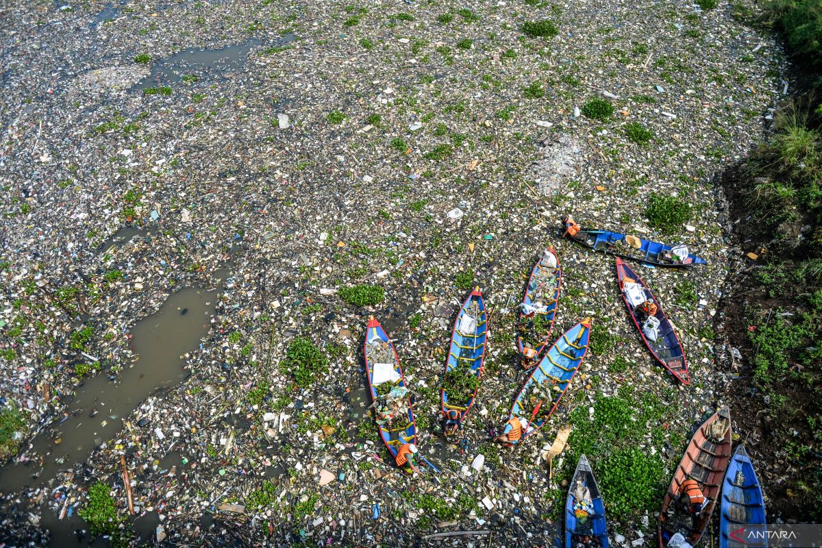 Indonesia's water woes impact life, food security: minister warns