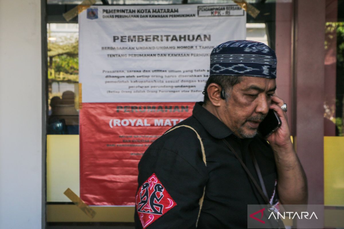 Lombok Royal Property copot spanduk peringatan Pemkot Mataram-KPK