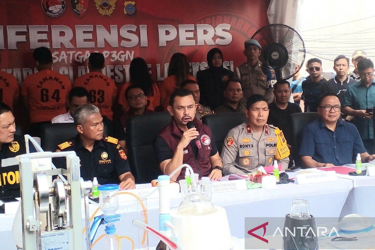 Bareskrim Polri  ungkap pabrik pembuatan ekstasi di Medan, berikut kronologisnya